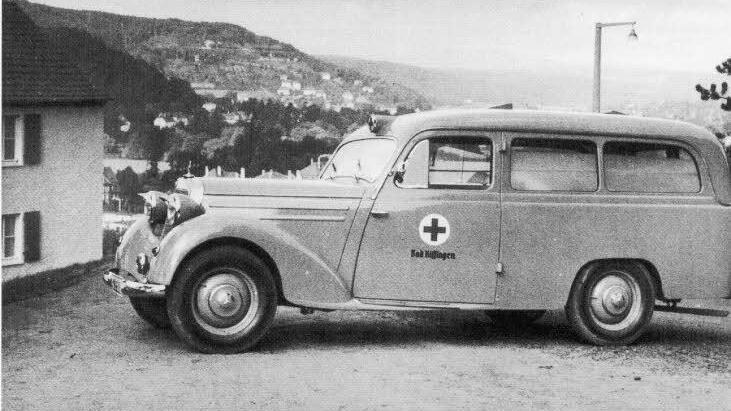 Ab 1954 kam dieser Mercedes-Benz-Krankenwagen zum Einsatz. Er hatte stolze 45 PS. Foto: Rotes Kreuz