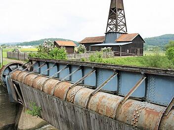 Das Walzenwerk am alten Luitpoldsprudel ist in die Jahre gekommen.  Fotos: Edgar Bartl