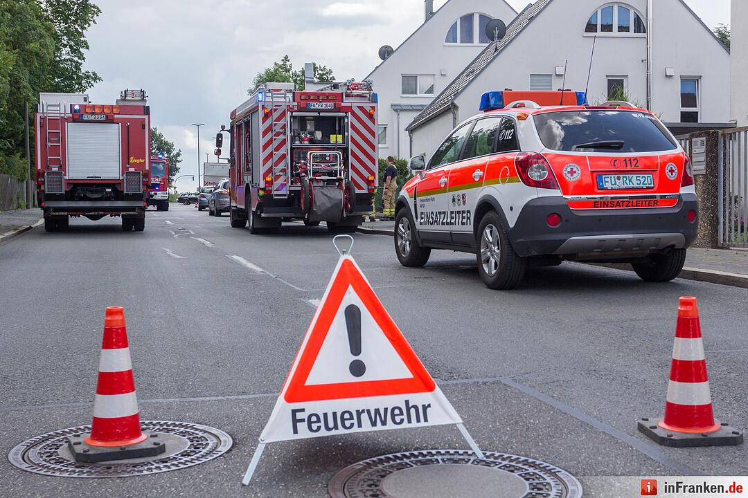 Mann stürzt in Fürth von einem Baum und verletzt sich schwer