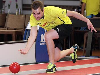 Julian Hess ist bekannt für seine "scharfe Kugel". Mit über 40 km/h feuert der Staffelsteiner Neuzugang aus Bamberg das Spielgerät auf die Kegel ab.  Foto: sportpress