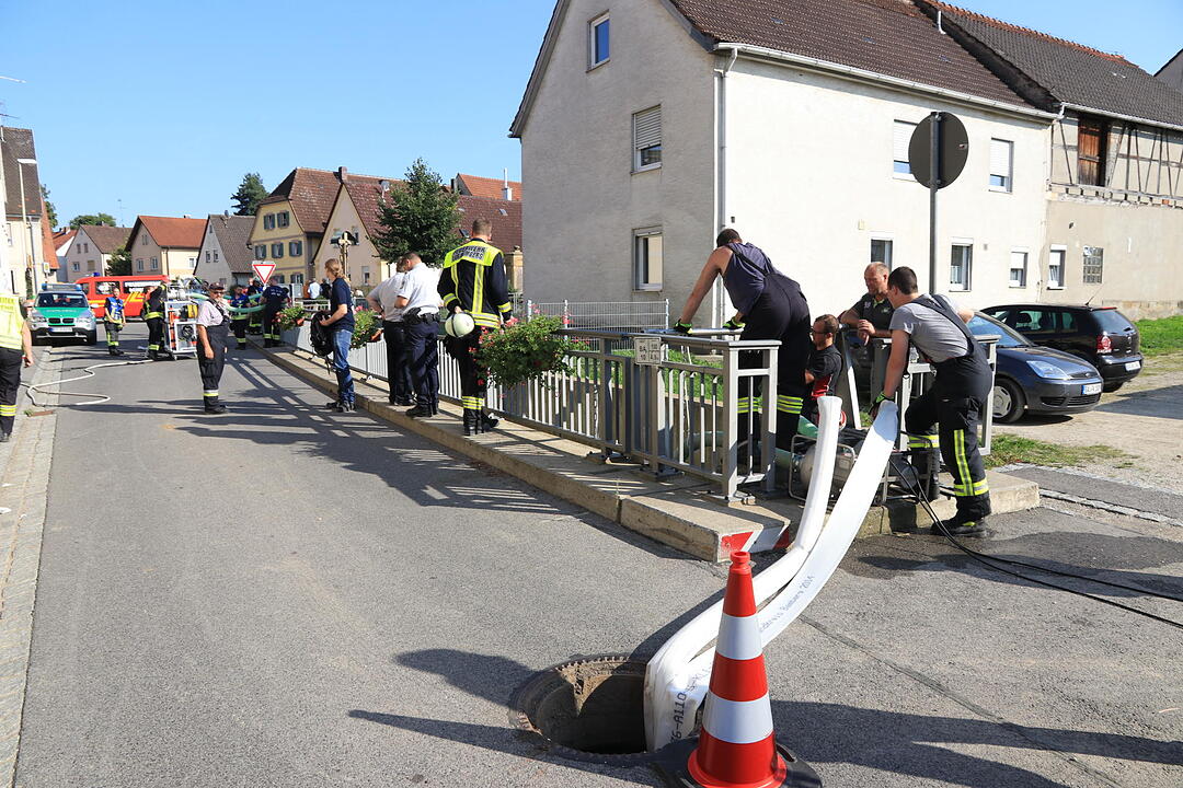 Güllefass läuft über – 1000 Liter  Jauche  gelangen in den Pünzenbach in Straßgiech