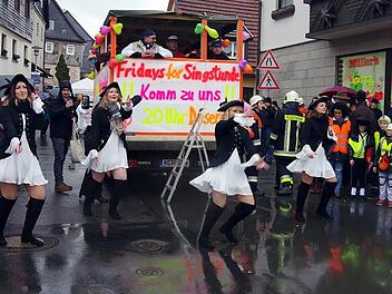 Die Piratenbräute der Tanzgruppe Friesen. Foto: Heike Schülein