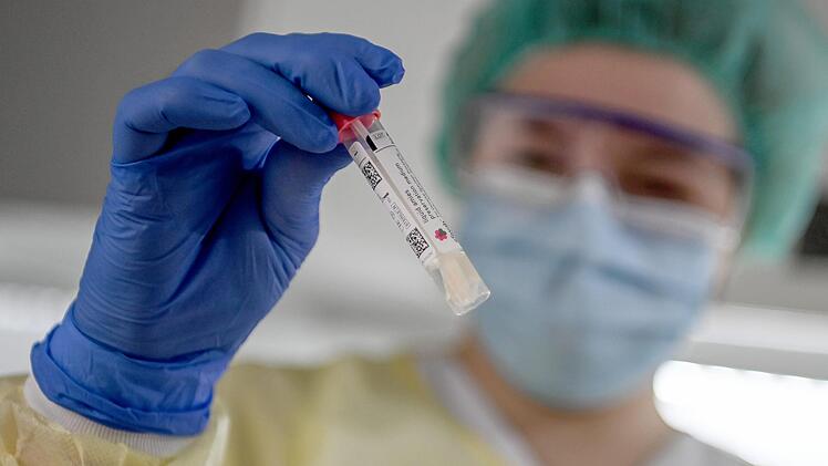 In Kulmbach wurden weitere 22 Corona-Fälle registriert. Foto: Britta Pedersen/dpa