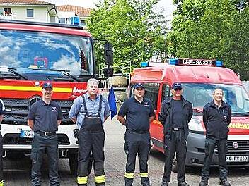 Oberbürgermeister Dr. Dirk Vogel (rechts) verabschiedete die Feuerwehrleute Zugführer Andreas Kröber, Ralf Weingärtner, Dominik Zehe, Christian Harnus, Georg Schmitt und Christian Dösch.