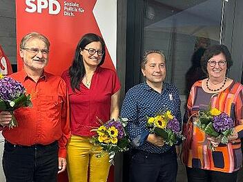 Das neue Führungsduo und die beiden stellvertretenden Vorsitzenden der SPD Forchheim (v. ): Roland Deinzer, Eva Wichermann, Atila Karabag und Ingrid Deinzer