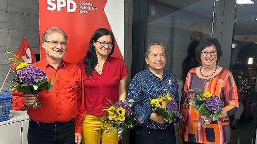Das neue Führungsduo und die beiden stellvertretenden Vorsitzenden der SPD Forchheim (v. ): Roland Deinzer, Eva Wichermann, Atila Karabag und Ingrid Deinzer
