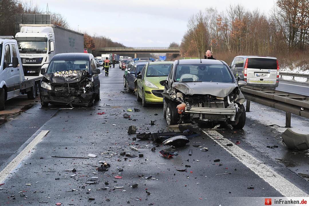 Unfallserie auf A73 bei Buttenheim