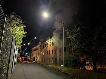 In einer Asylunterkunft in Würzburg ist am frühen Donnerstagmorgen ein Brand ausgebrochen. Foto: Einsatz