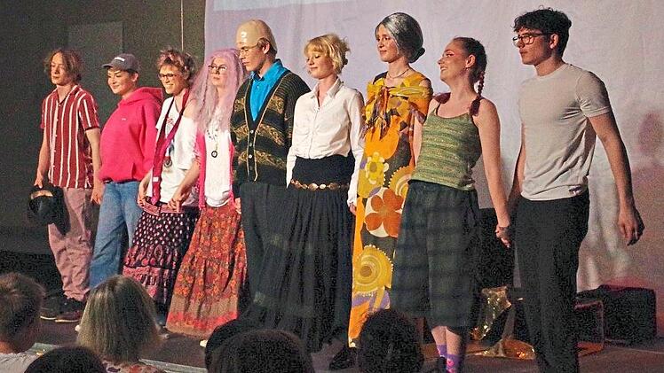 Gro&szlig;en Applaus gab es am Ende f&uuml;r die Theatergruppe.