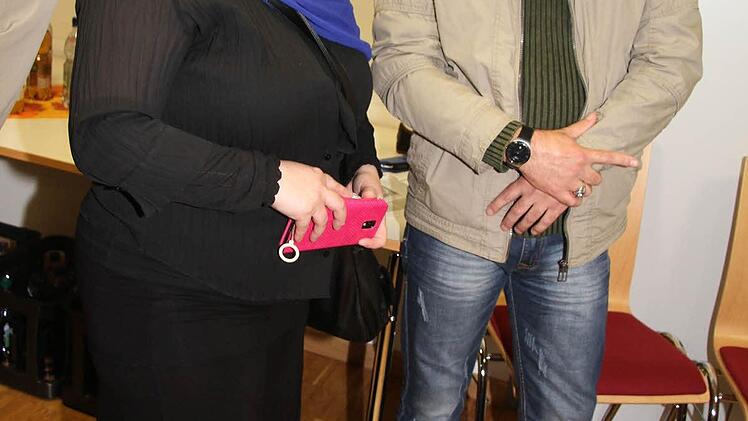 Die Eltern Aset und Alhast Iljasov haben sich über die freundliche Aufnahme in Grafengehaig gefreut und bedankten sich beim Abschiedfest. Foto: Sonja Adam