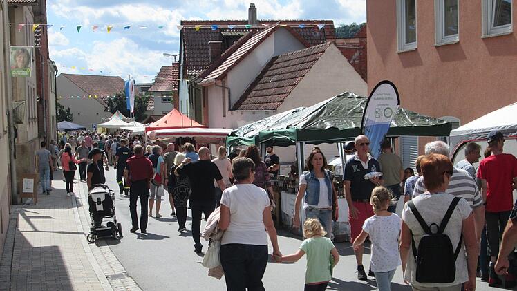 Wenn das Wetter passt, geht was beim Marktfest Elfershausen.  Foto: Winfried Ehling