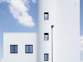 Der Flugplatztower aus den 1920-er Jahren wurde zum Treffpunkt im neuen Würzburger Stadtteil Hubland umgebaut. Architektur: Florian Nagler Architekten, München. Besichtigung: Sonntag, 30. Juni, 14.15 bis 15.30 Uhr, Rottendorfer Straße 71. Stefan Müller-Neumann