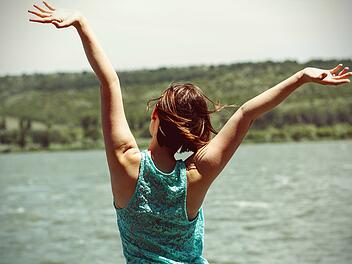 "Lucky Girl Syndrome" verspricht mehr Gl&uuml;ck - warum das problematisch sein kann