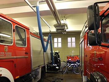 Die neue Abgaseinrichtung (l.) hat 8200 Euro gekostet.Fotos: fra-press