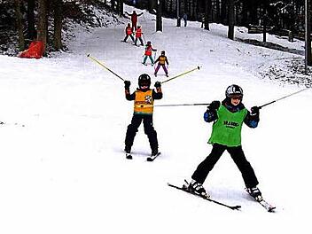 Zum Skifahren müssen Wintersportfans derzeit nicht in die Alpen, denn es gibt den Aktionstag am Neukirchner Skilift.  Foto: Astrid Hess