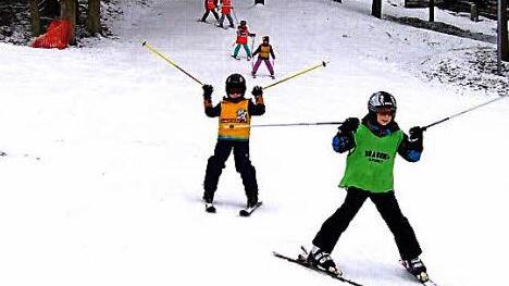 Zum Skifahren müssen Wintersportfans derzeit nicht in die Alpen, denn es gibt den Aktionstag am Neukirchner Skilift.  Foto: Astrid Hess