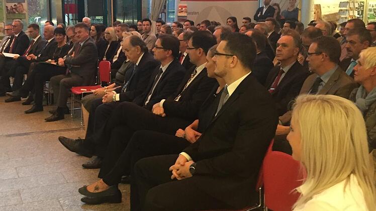Ausbildungspreis 2017: Gespannt warten die Gäste in der Fachoberschule auf die Bekanntgabe der Preisträger. Foto: Stephan Tiroch