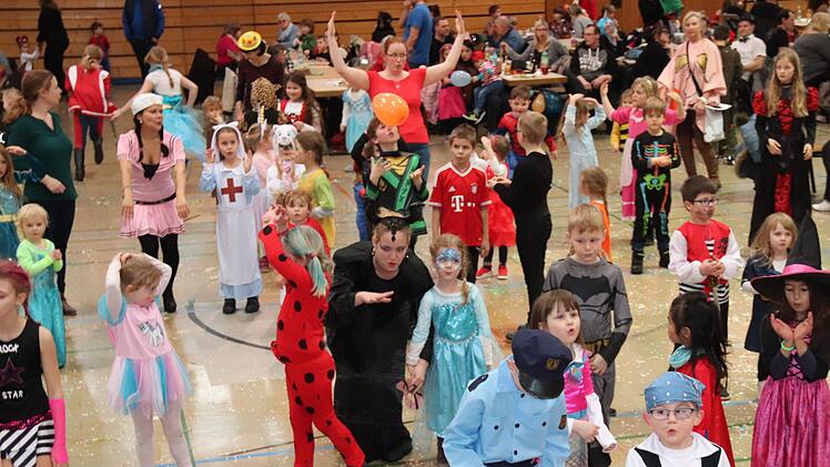 Impressionen vom Höchstadter Kinderfasching     Foto: Johanna Blum