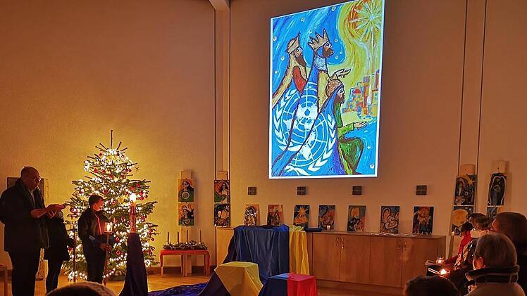 Segen für das neue Jahr holten sich die Menschen in der Kirche  Oberwildflecken in einer Lichterfeier mit Bildbetrachtung. Foto: Marion  Eckert