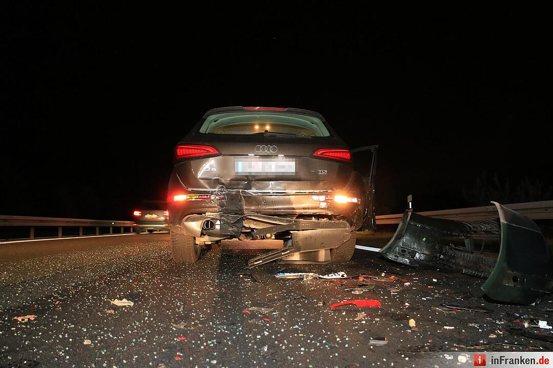 Sessel auf A73 sorgt für Unfall