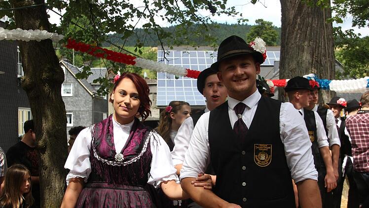 Ein Ebersdorfer Kirchweihpaar. Foto: Veronika Schadeck