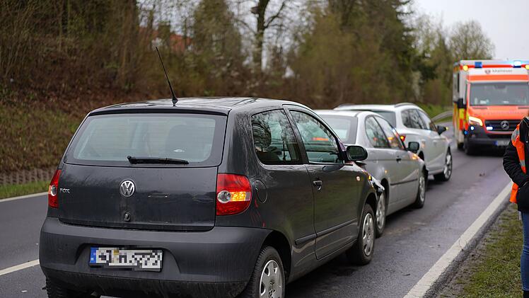 Drei Fahrzeuge in Unfall verwickelt