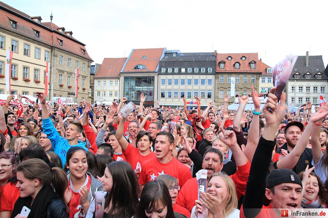 Meister-Party am Maxplatz