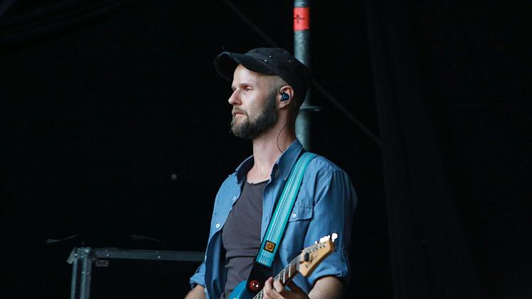 Umjubelter Auftritt: Michael Patrick Kelly fasziniert im ausverkauften Schlosshof von Tambach. Foto: Jochen Berger