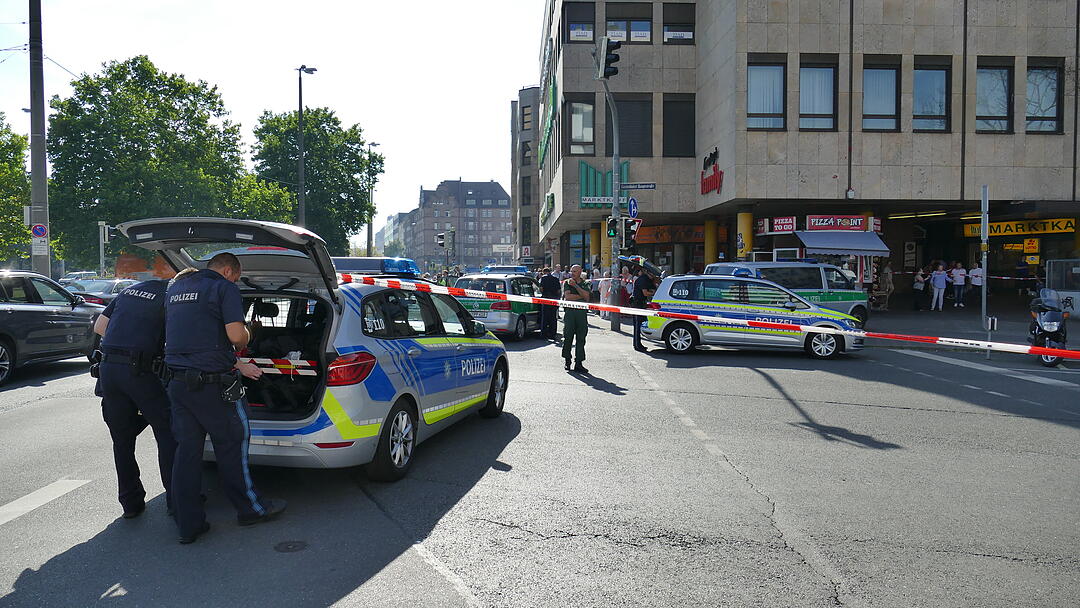 Großeinsatz in Nürnberg: Polizei fahndet nach Flüchtigem