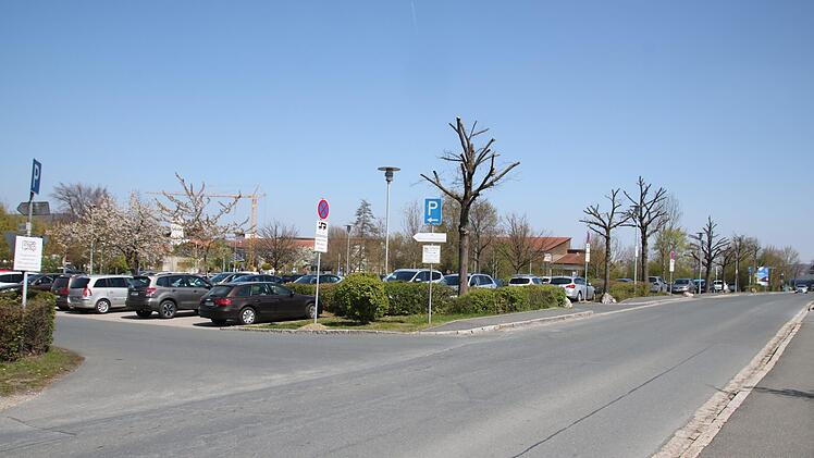 Derzeit wird darüber nachgedacht, an den bestehenden Parkplatz an der Obermain-Therme eine Schrankenanlage anzubauen. Matthias Einwag