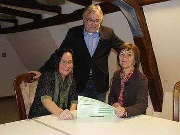 Freuen sich über die starke Beteiligung aus dem Dekanat Haßberge am Dialogprozess der Diözese (von links): Dekanatsratsvorsitzende Klaudia Schwarz, Dekanatsreferent Günter Schmitt und die Diözesan-Referentin für den Dialogprozess Monika Albert. Foto: sw