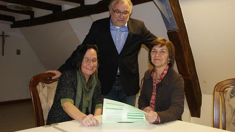 Freuen sich über die starke Beteiligung aus dem Dekanat Haßberge am Dialogprozess der Diözese (von links): Dekanatsratsvorsitzende Klaudia Schwarz, Dekanatsreferent Günter Schmitt und die Diözesan-Referentin für den Dialogprozess Monika Albert. Foto: sw