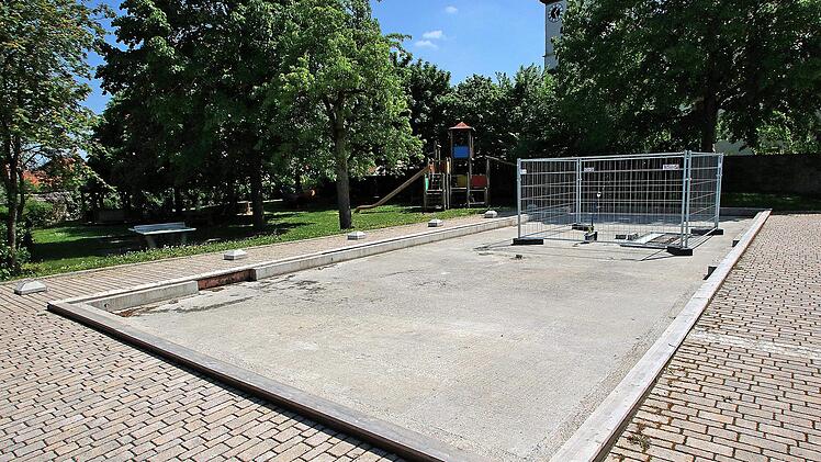 Die Grundplatte für das Jugendhaus auf dem Rannunger Dorfplatz ist  gegossen. Wann das Gebäude darauf  hochgezogen wird, steht noch in den Sternen.