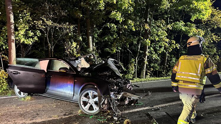 M&uuml;nchberg: 17-J&auml;hriger stirbt bei Unfall - weitere junge Menschen verletzt
