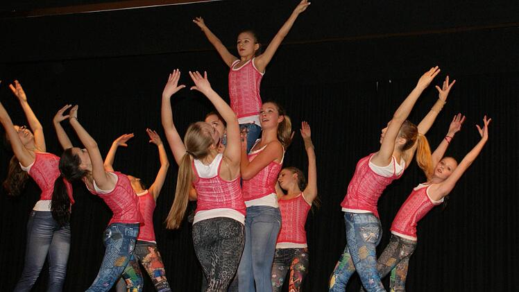 Die "Magical Cats" aus Breitbrunn tanzten für die erfolgreichen Nachwuchs-Sportlerinnen und Sportler.