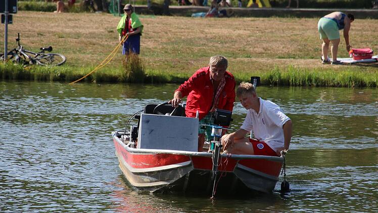Die 22-Jährige, die im Trebgaster Badesee nach einer längeren Suche tot geborgen wurde, ist ertrunken. Das hat die Obduktion ergeben. Foto: BR-Archiv