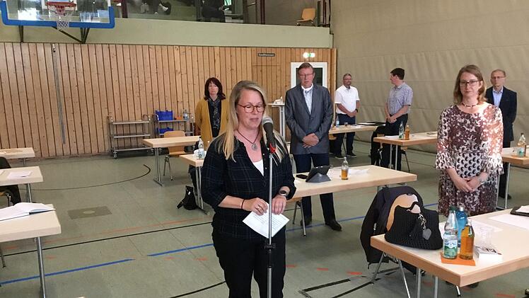 Sprach ihren Amtseid durchaus hingebungsvoll: Memmelsdorfs neue Dritte Bürgermeisterin Ina Greß.  Fotos: Rüdiger Klein