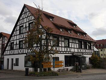 Wo bislang die Apotheke war, wird nun die Volksbank residieren.Foto: Galster