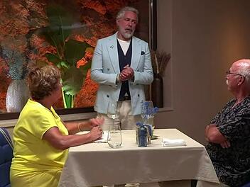 Ganz der Schwabe musste Hartmut (rechts) schlucken, als Roland Trettl die Rechnung brachte.