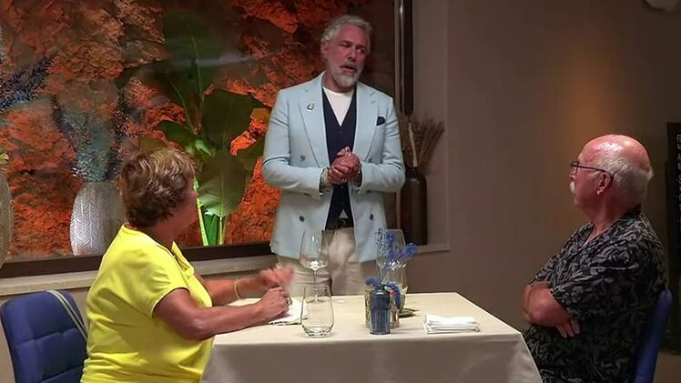 Ganz der Schwabe musste Hartmut (rechts) schlucken, als Roland Trettl die Rechnung brachte.