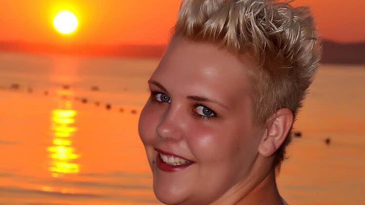 "Ich finde mich wirklich schön, auch wenn es sicher ab und zu Tage gibt, wo ich mir nicht so gut gefalle", sagt Georgia Pfumfel von sich.  Foto: RTL