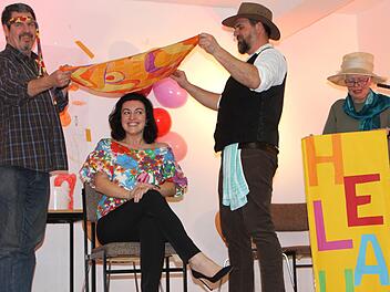 Malerin Nicole aus Paris (Marga Hoch) nannte ihr Bild mit Dorothee Bär "ein überspanntes Frauenzimmer".Günther Geiling