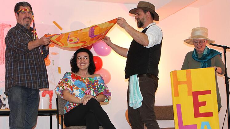 Malerin Nicole aus Paris (Marga Hoch) nannte ihr Bild mit Dorothee Bär "ein überspanntes Frauenzimmer".Günther Geiling