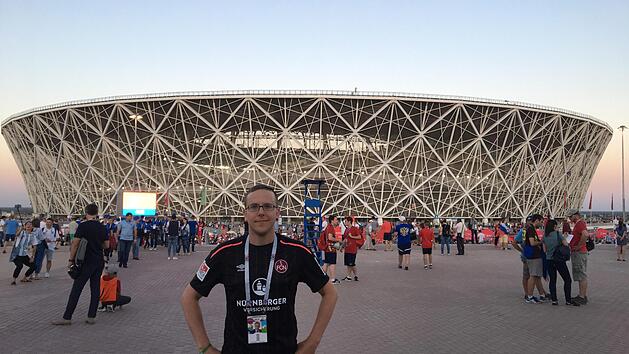 Markus Schirmer vor der "Volgograd-Arena", dem Stadion in Wolgograd, als Tunesien und England aufeinandertrafen. Foto: privat