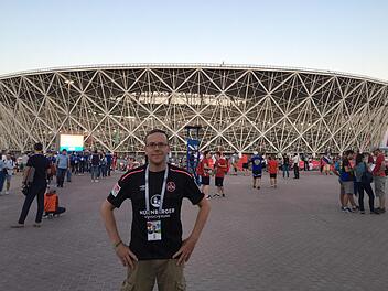 Markus Schirmer vor der "Volgograd-Arena", dem Stadion in Wolgograd, als Tunesien und England aufeinandertrafen. Foto: privat