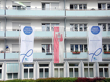 Bad Kissingen: Welterbestadt ist mit Fahnen geschmückt