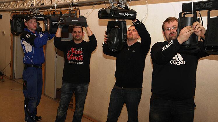 Sie sind zuständig für die passende Beleuchtung (v.l.): Thomas Müller, Thomas Weidinger, Andreas Birkmann und Michael John Fotos: Galster