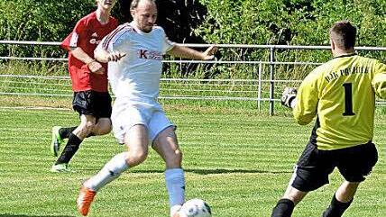 Beim Großgemeinde-Pokalturnier hatte der in Weiß spielende BSC Lauter gegen die Premicher die Nase vorn. Foto: Peter Rauch