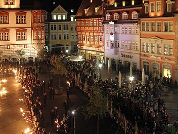 Die Mahnstunde des Coburger Convents auf dem Marktplatz am Pfingstmontag: Geht von dieser Veranstaltung eine einschüchternde Wirkung aus? War sie genehmigt, und wenn, zu Recht? Die Grünen im Stadtrat wollten es wissen. Foto: CT-Archiv/Timo Geldner