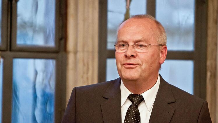 Pfarrer Wolfgang Stefan begrüßte die Zuhörer beim Gastspiel des "Ensembles Karsant" im ehemaligen Refektorium Mönchröden.Foto: Jochen Berger